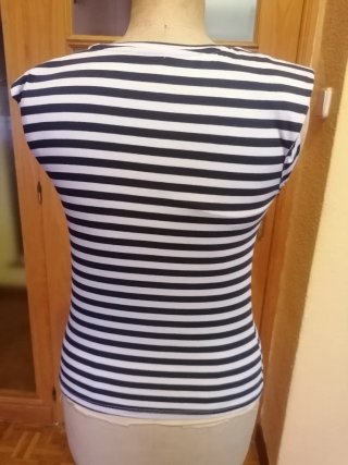Top sin mangas rayas S Stradivarius