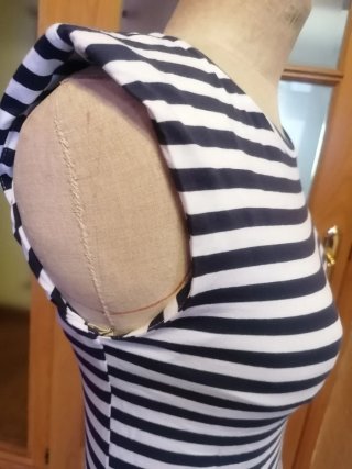 Top sin mangas rayas S Stradivarius