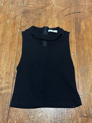 Top donna nero con scollo a choker