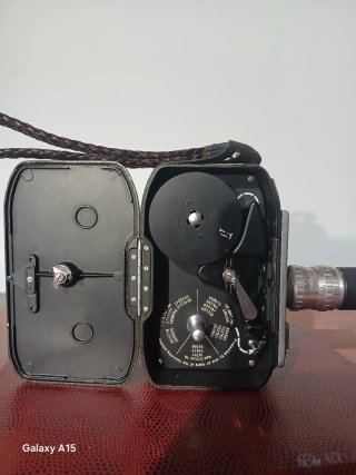 Cinepresa vintage B8