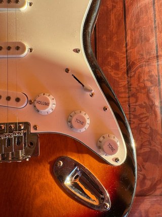 Pack Guitarra Eléctrica Daytona Sunburst + Ampli