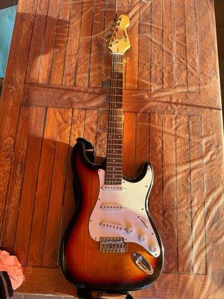 Pack Guitarra Eléctrica Daytona Sunburst + Ampli
