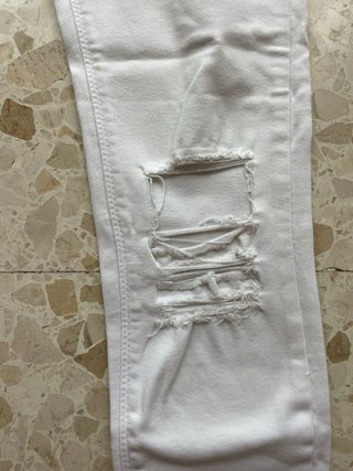 Pantalón pitillo blanco Pull and Bear