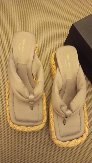 Sandalias Paloma Barceló plataforma rafia