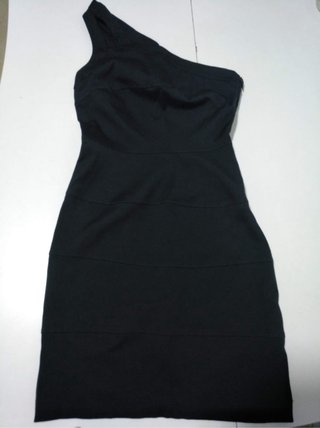 Vestido negro asimétrico