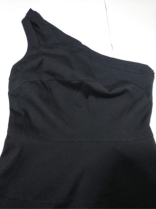 Vestido negro asimétrico