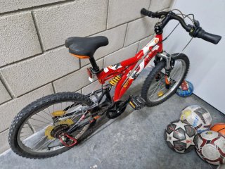 Bicicleta infantil Btwin roja
