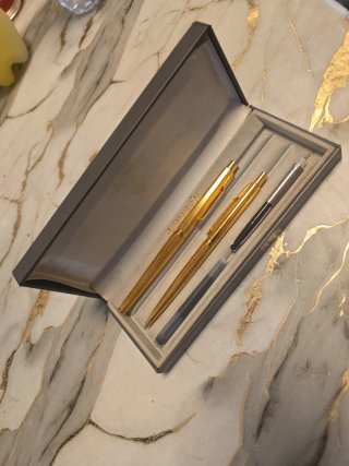Bolígrafo y Pluma Parker chapado en oro de 14k