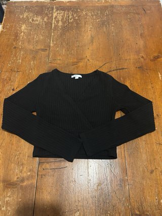 Top manica lunga scollo incrociato nero