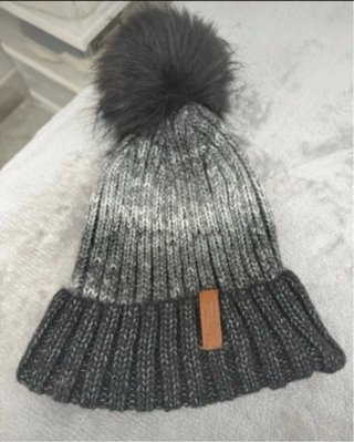 Gorros de lana con pompón precio de los 2