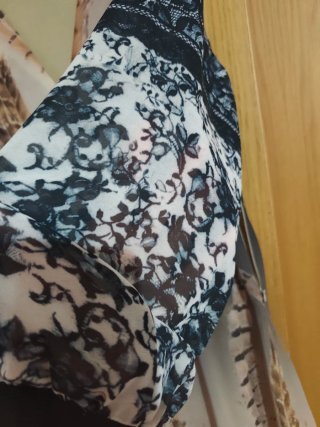 Vestido largo estampado plumas