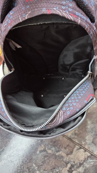 Mochila Totto con ruedas y diseño circuito