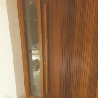 Puerta de entrada a medida