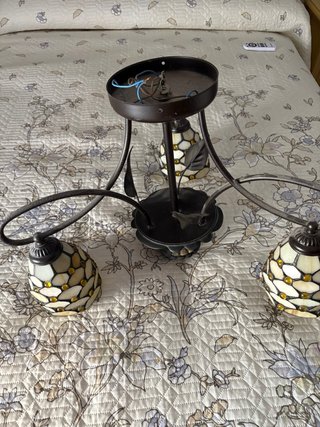 Lampada in stile Tiffany e piccole lampade da comodino
