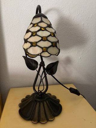 Lampada in stile Tiffany e piccole lampade da comodino