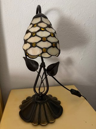 Lampada in stile Tiffany e piccole lampade da comodino