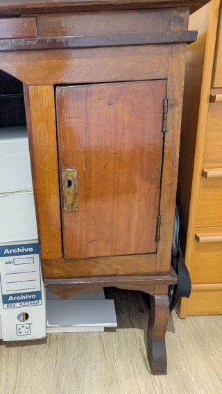Escritorio antiguo madera para máquina de escribir