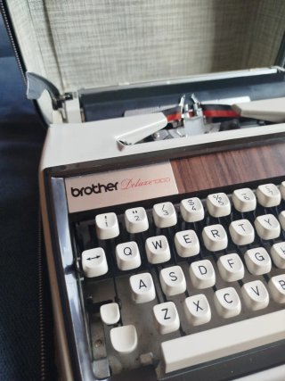 Máquina de escribir Brother Deluxe 100