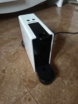Cafetera Krups Nespresso Essenza Blanca