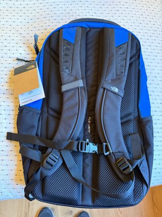 Mochila The North Face azul y negra