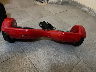 Hoverboard con funda y cargador.