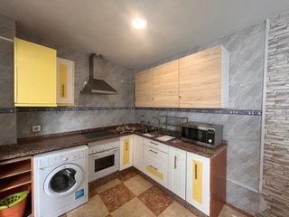 Encimera de granito y muebles de cocina de pared