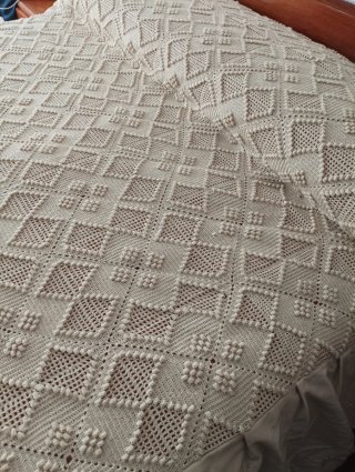Colcha ganchillo beige cama 1,35