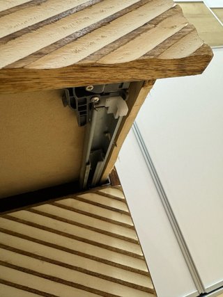 Mesita de noche madera SKLUM con guías
