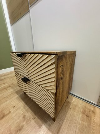 Mesita de noche madera SKLUM con guías