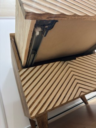Mesita de noche madera SKLUM con guías