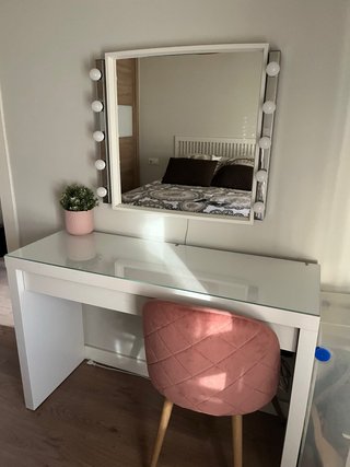 Tocador Ikea , espejo y luces