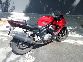 Hyosung GT650R Roja y Negra