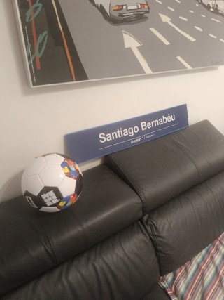 Cartel Metro Santiago Bernabéu
