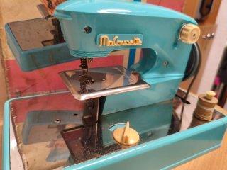 Máquina de coser de juguete azul