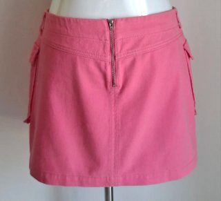 Falda mini rosa con bolsillos cargo | Talle bajo
