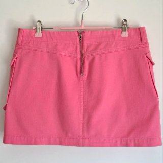 Falda mini rosa con bolsillos cargo | Talle bajo