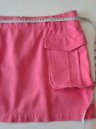 Falda mini rosa con bolsillos cargo | Talle bajo