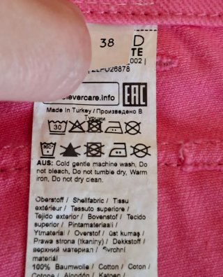 Falda mini rosa con bolsillos cargo | Talle bajo