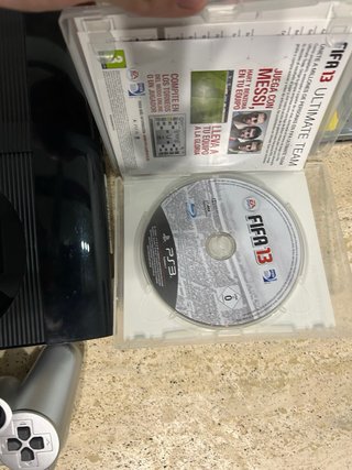 PS3 Super Slim 500GB + Mando + 2 Juegos