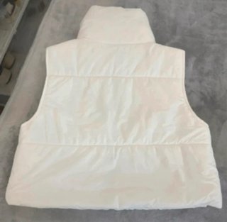 Chaleco blanco acolchado con cremallera