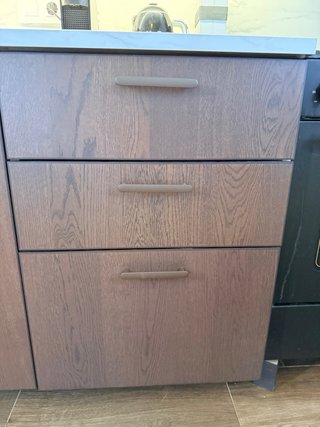 Cocina IKEA moderna madera oscura