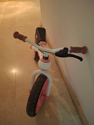 Bicicleta infantil sin pedales rosa