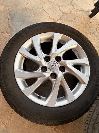 Llantas Toyota Auris en 16 Originales
