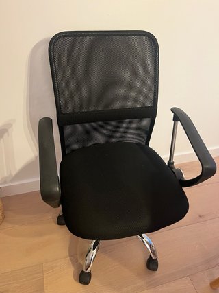 Silla de escritorio ergonómica negra