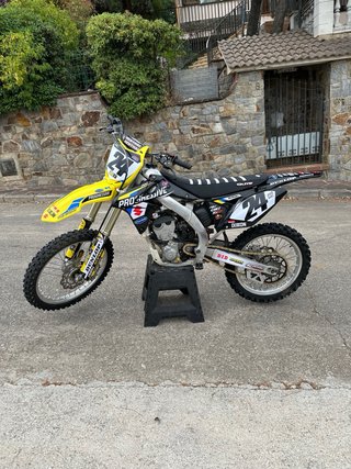 SUZUKI RMZ 250 FULL