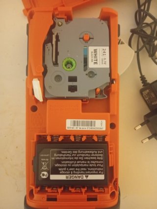 Brother P-touch E300 Etiquetadora Naranja