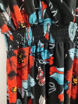 Vestido largo estampado floral negro y rojo