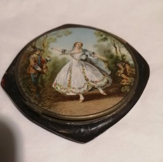 Scatola porta cipria con scena dipinta