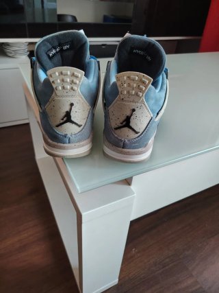 Jordan 4 SE University Blue Talla 40