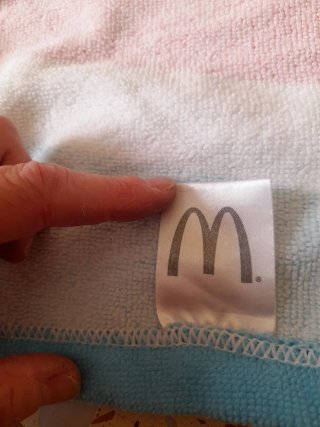 Toalla McDonald's Happy Meal, medidas en anuncio